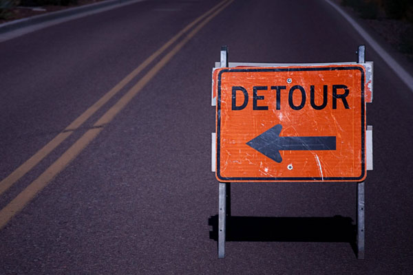 Road sign saying detour to illustrate WordPress redirect function from WordPress version 5.5 and above